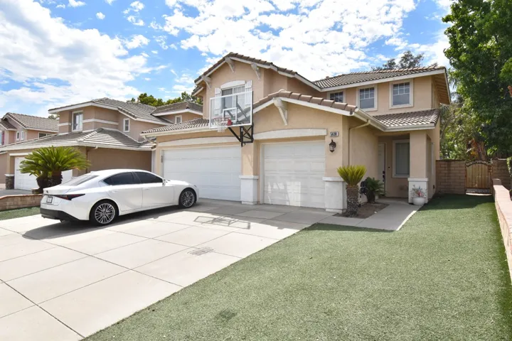 5630 Hunt Club Drive, Fontana, California 92336