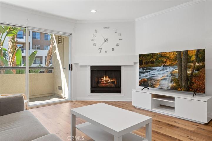 21520 Burbank Boulevard Unit 104, Woodland Hills, California 91367