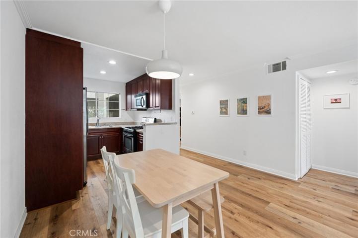 21520 Burbank Boulevard Unit 104, Woodland Hills, California 91367