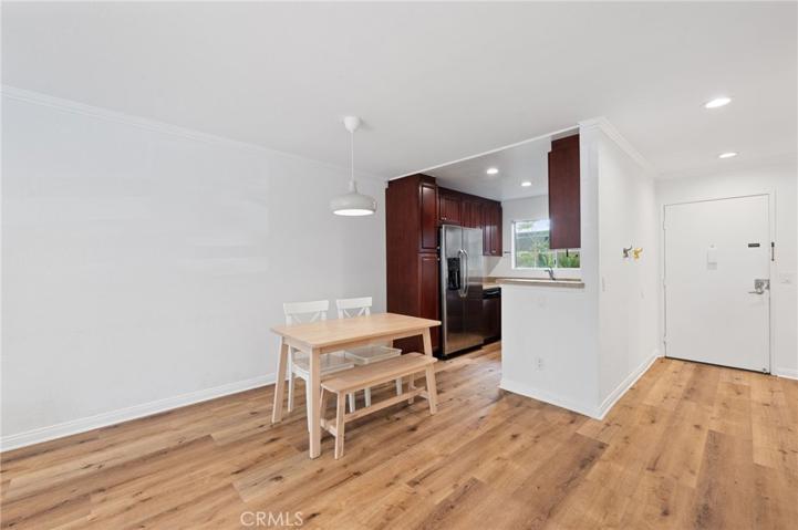 21520 Burbank Boulevard Unit 104, Woodland Hills, California 91367