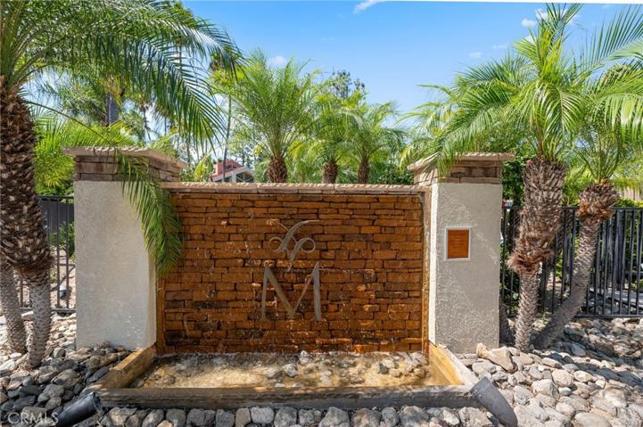 21520 Burbank Boulevard Unit 104, Woodland Hills, California 91367