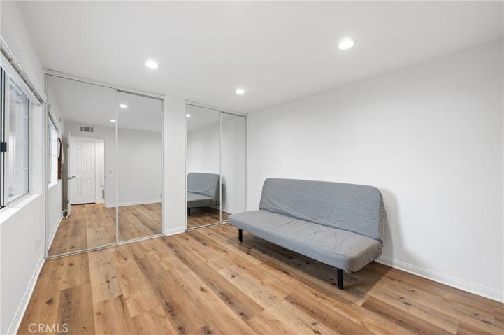 21520 Burbank Boulevard Unit 104, Woodland Hills, California 91367