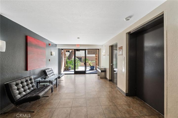 21520 Burbank Boulevard Unit 104, Woodland Hills, California 91367