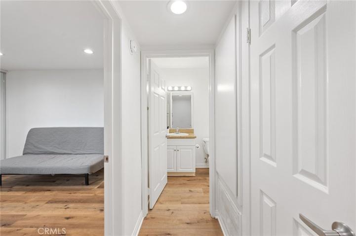 21520 Burbank Boulevard Unit 104, Woodland Hills, California 91367