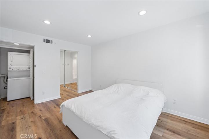 21520 Burbank Boulevard Unit 104, Woodland Hills, California 91367