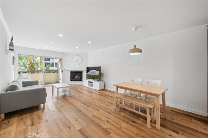 21520 Burbank Boulevard Unit 104, Woodland Hills, California 91367
