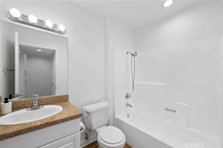 21520 Burbank Boulevard Unit 104, Woodland Hills, California 91367