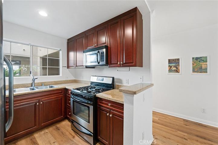 21520 Burbank Boulevard Unit 104, Woodland Hills, California 91367