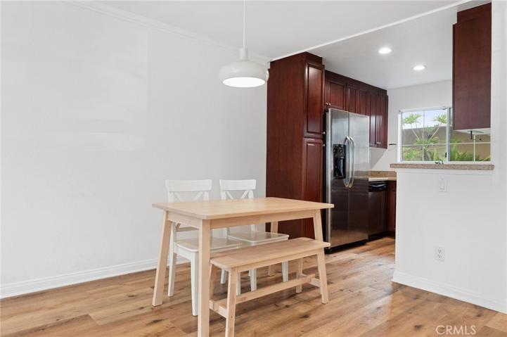 21520 Burbank Boulevard Unit 104, Woodland Hills, California 91367