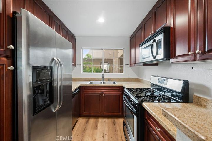 21520 Burbank Boulevard Unit 104, Woodland Hills, California 91367