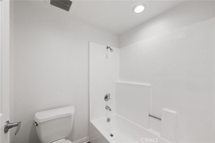21520 Burbank Boulevard Unit 104, Woodland Hills, California 91367