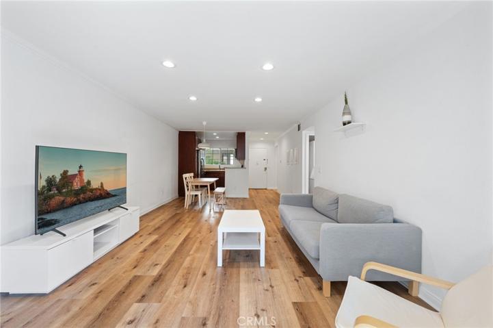 21520 Burbank Boulevard Unit 104, Woodland Hills, California 91367