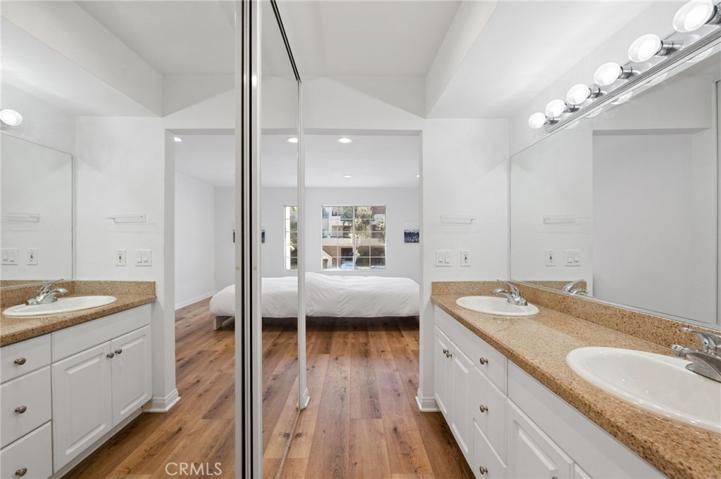 21520 Burbank Boulevard Unit 104, Woodland Hills, California 91367