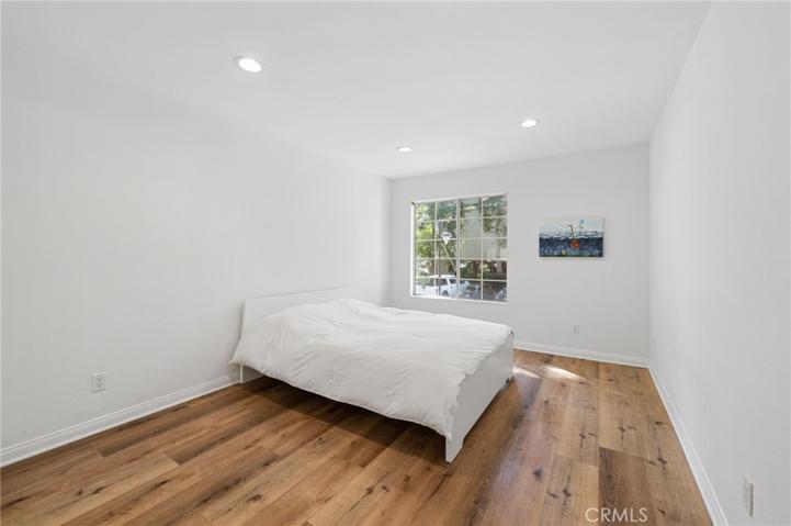 21520 Burbank Boulevard Unit 104, Woodland Hills, California 91367