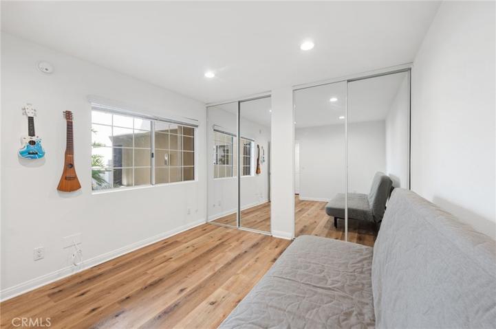 21520 Burbank Boulevard Unit 104, Woodland Hills, California 91367