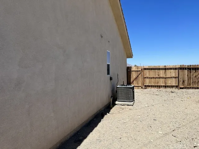 1351 Brentwood Ave, Thermal, California 92274