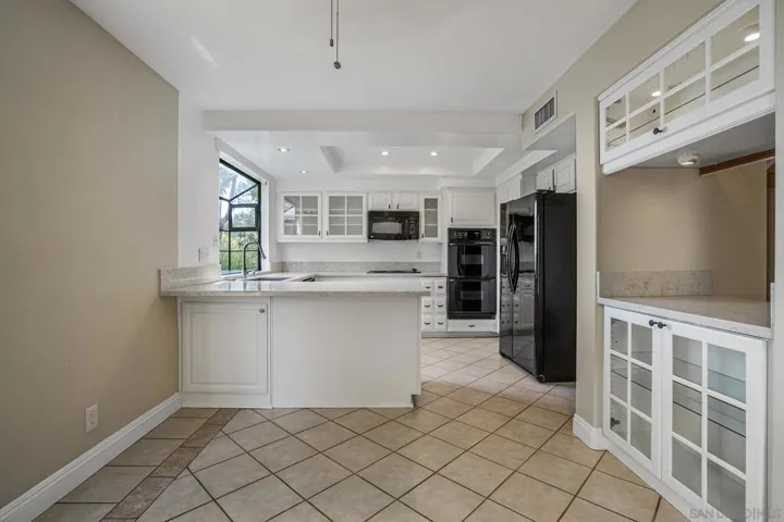 8851 Via Andar, San Diego, California 92122