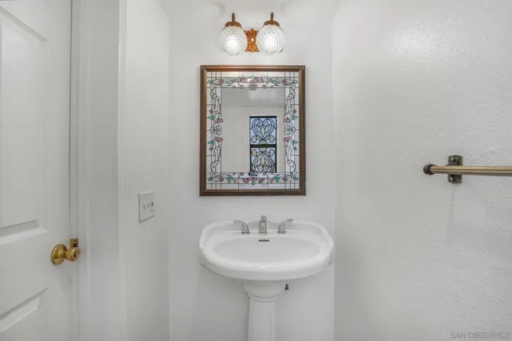 8851 Via Andar, San Diego, California 92122