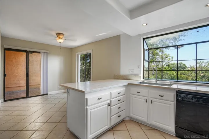 8851 Via Andar, San Diego, California 92122