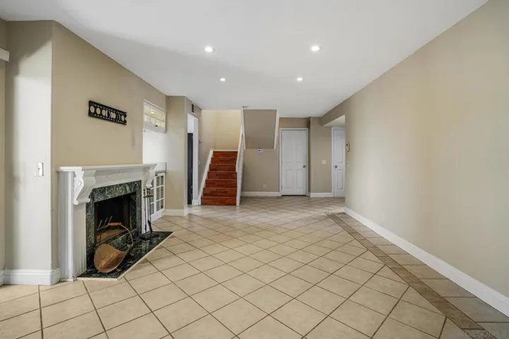 8851 Via Andar, San Diego, California 92122