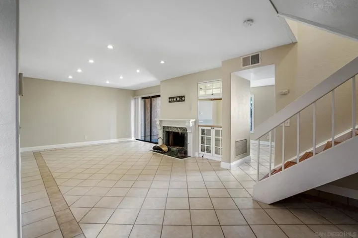8851 Via Andar, San Diego, California 92122