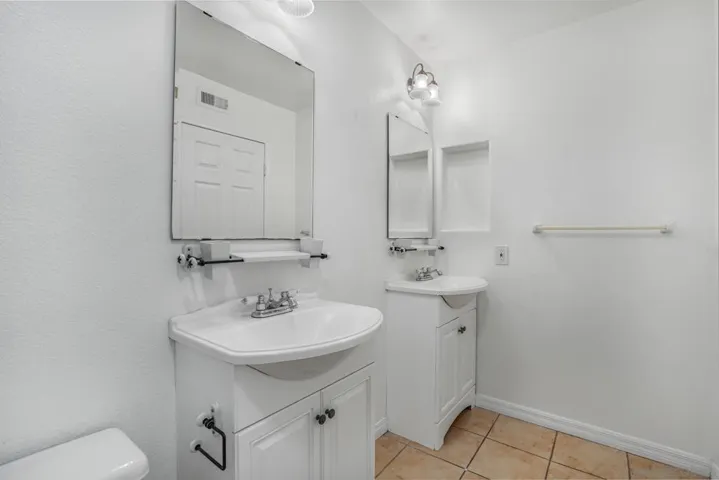 8851 Via Andar, San Diego, California 92122