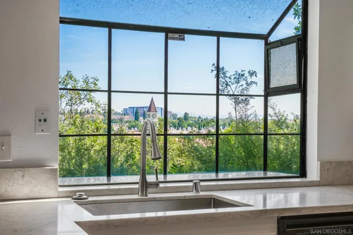 8851 Via Andar, San Diego, California 92122