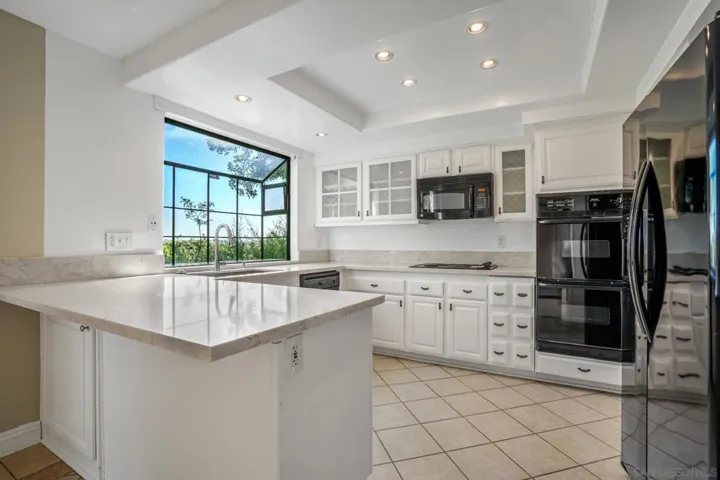 8851 Via Andar, San Diego, California 92122