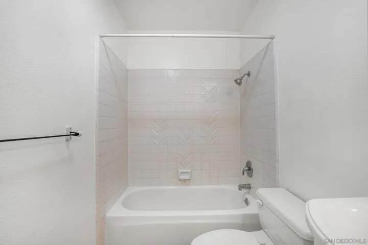 8851 Via Andar, San Diego, California 92122