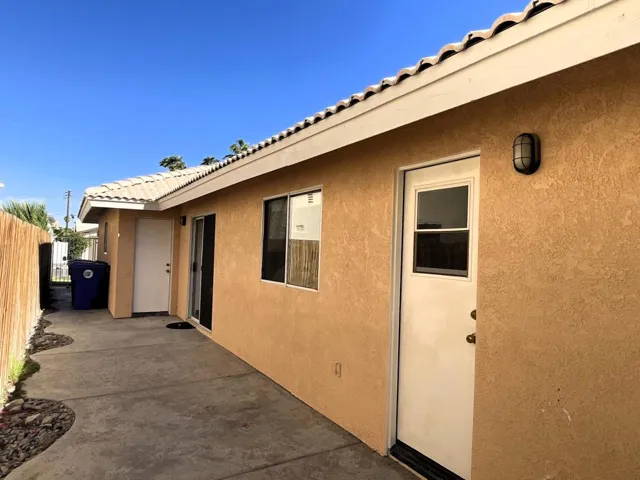 Patio on the side