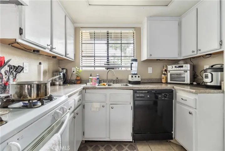 2812 Tuolumne Place D, Ontario, California 91761