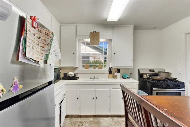 605 Lincoln Avenue, Bakersfield, California 93308