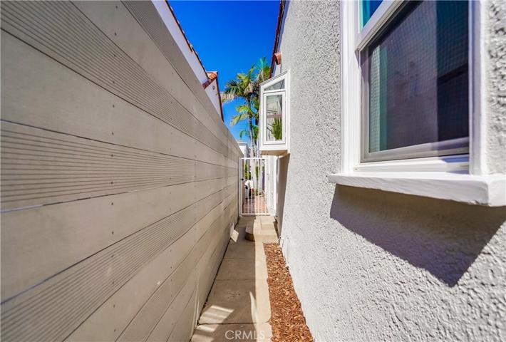 Side walkway
