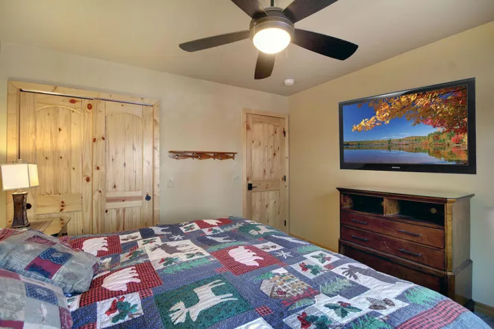 master-bedroom-3_53185959733_o