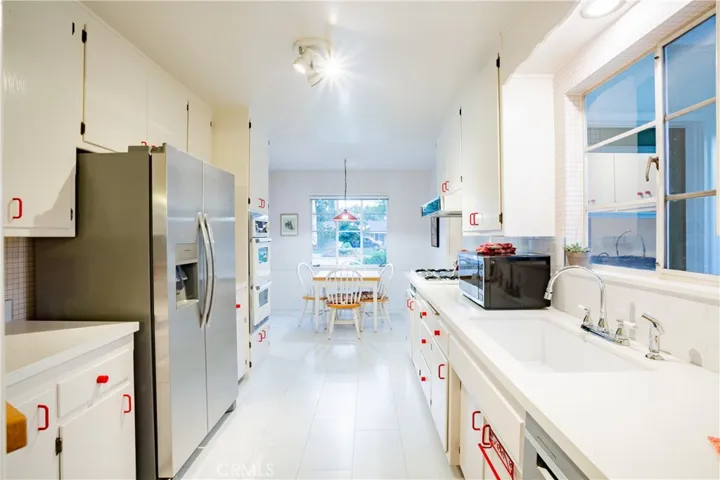 1455 N Mountain Avenue, Claremont, California 91711