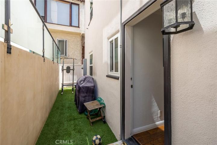 215 Longfellow Avenue, Hermosa Beach, California 90254