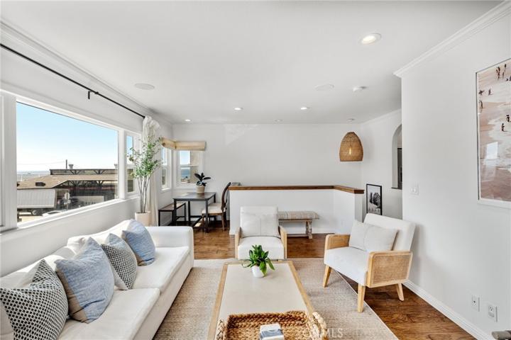 215 Longfellow Avenue, Hermosa Beach, California 90254