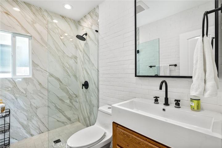 215 Longfellow Avenue, Hermosa Beach, California 90254