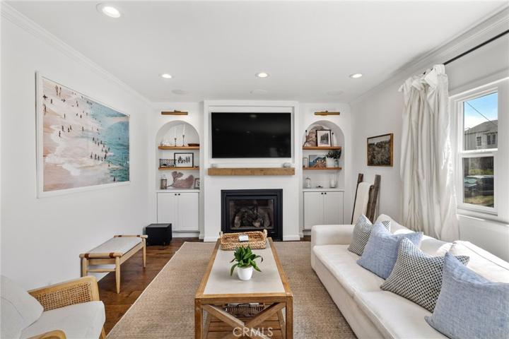 215 Longfellow Avenue, Hermosa Beach, California 90254