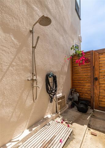 215 Longfellow Avenue, Hermosa Beach, California 90254