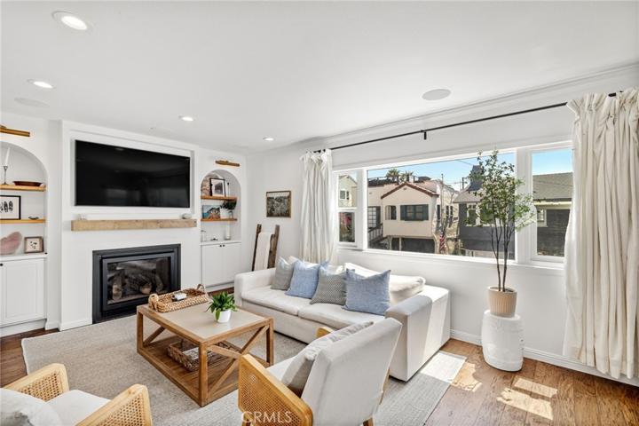 215 Longfellow Avenue, Hermosa Beach, California 90254