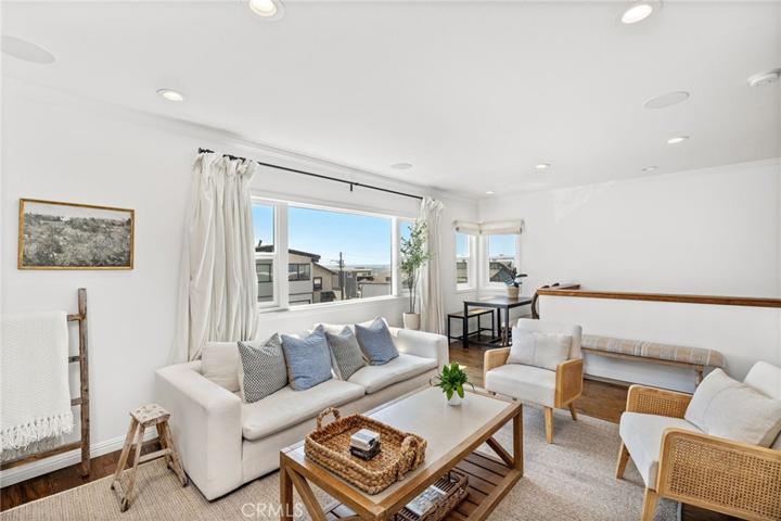 215 Longfellow Avenue, Hermosa Beach, California 90254