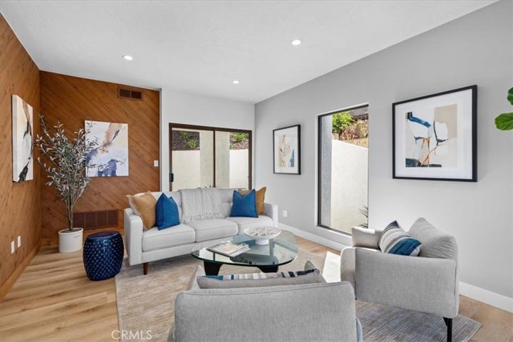 family room off kitchen