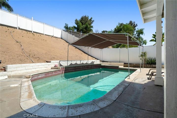 371 Glacier Circle, Corona, California 92879
