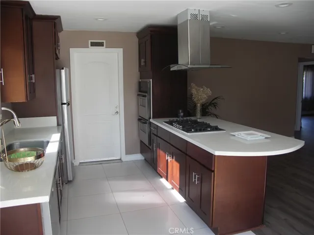 514 E Kenbridge Drive, Carson, California 90746