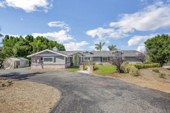 2048 Elevado Hills Drive, Vista, California 92084