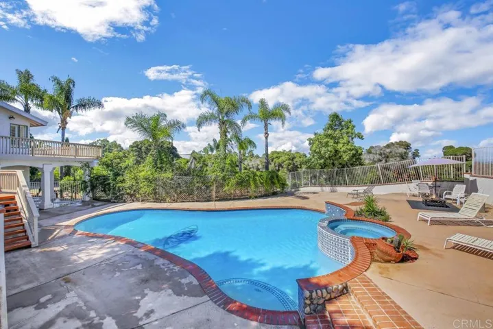 2048 Elevado Hills Drive, Vista, California 92084