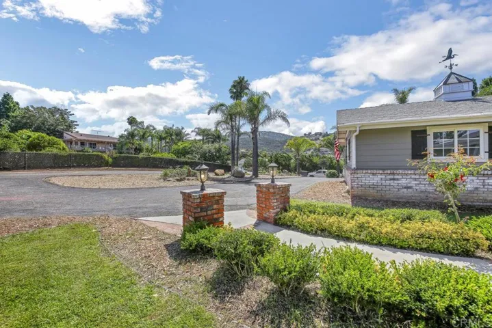 2048 Elevado Hills Drive, Vista, California 92084