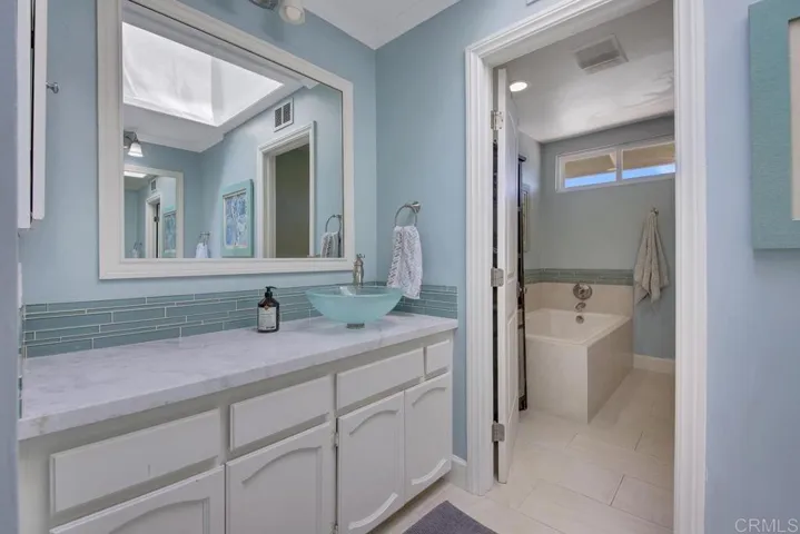 2048 Elevado Hills Drive, Vista, California 92084