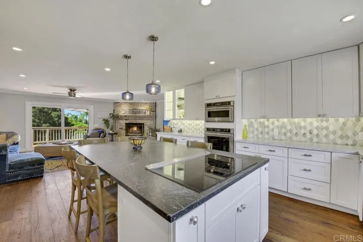 2048 Elevado Hills Drive, Vista, California 92084